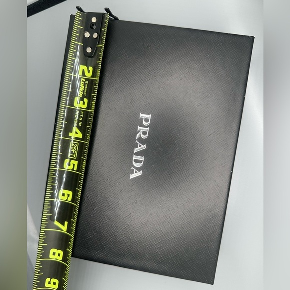 Prada Black Box - Picture 4 of 13
